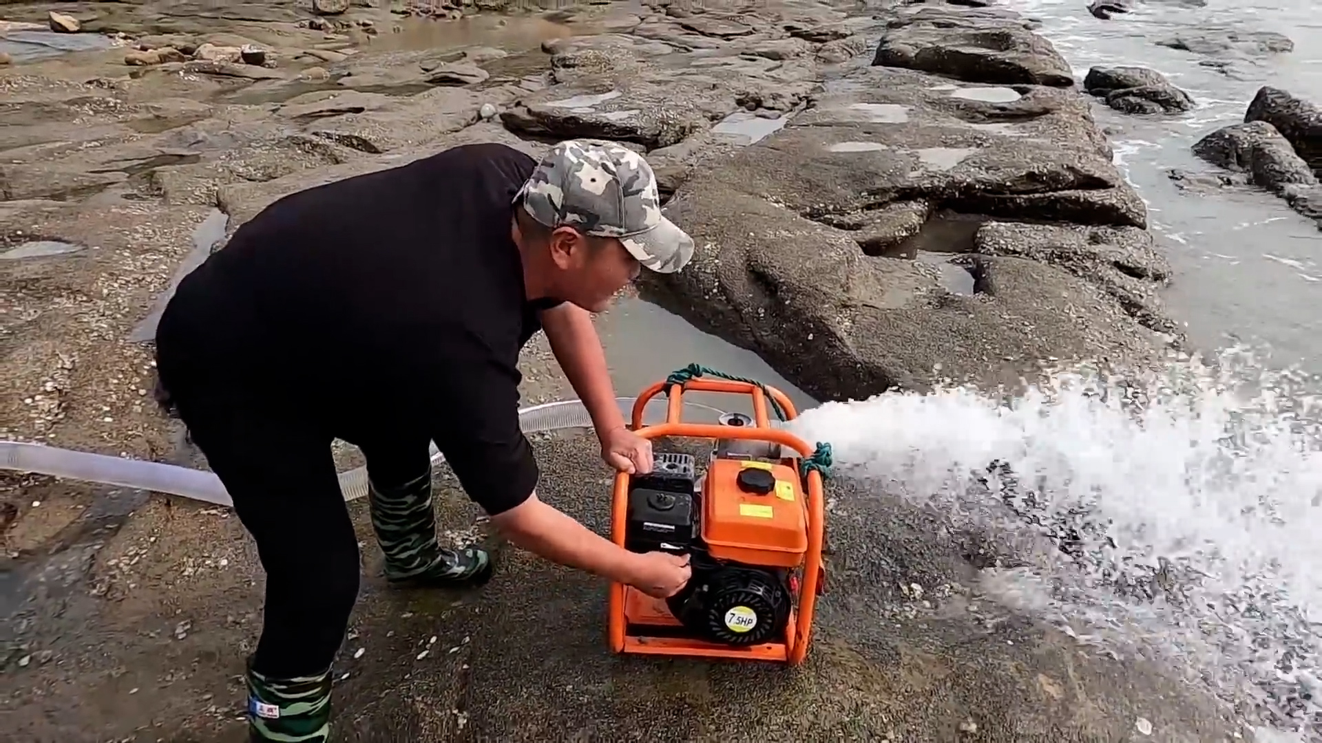 Screengrabs from a video of a man using pig lungs as bait in a rockpool and an electric pump to remove the water from a pool