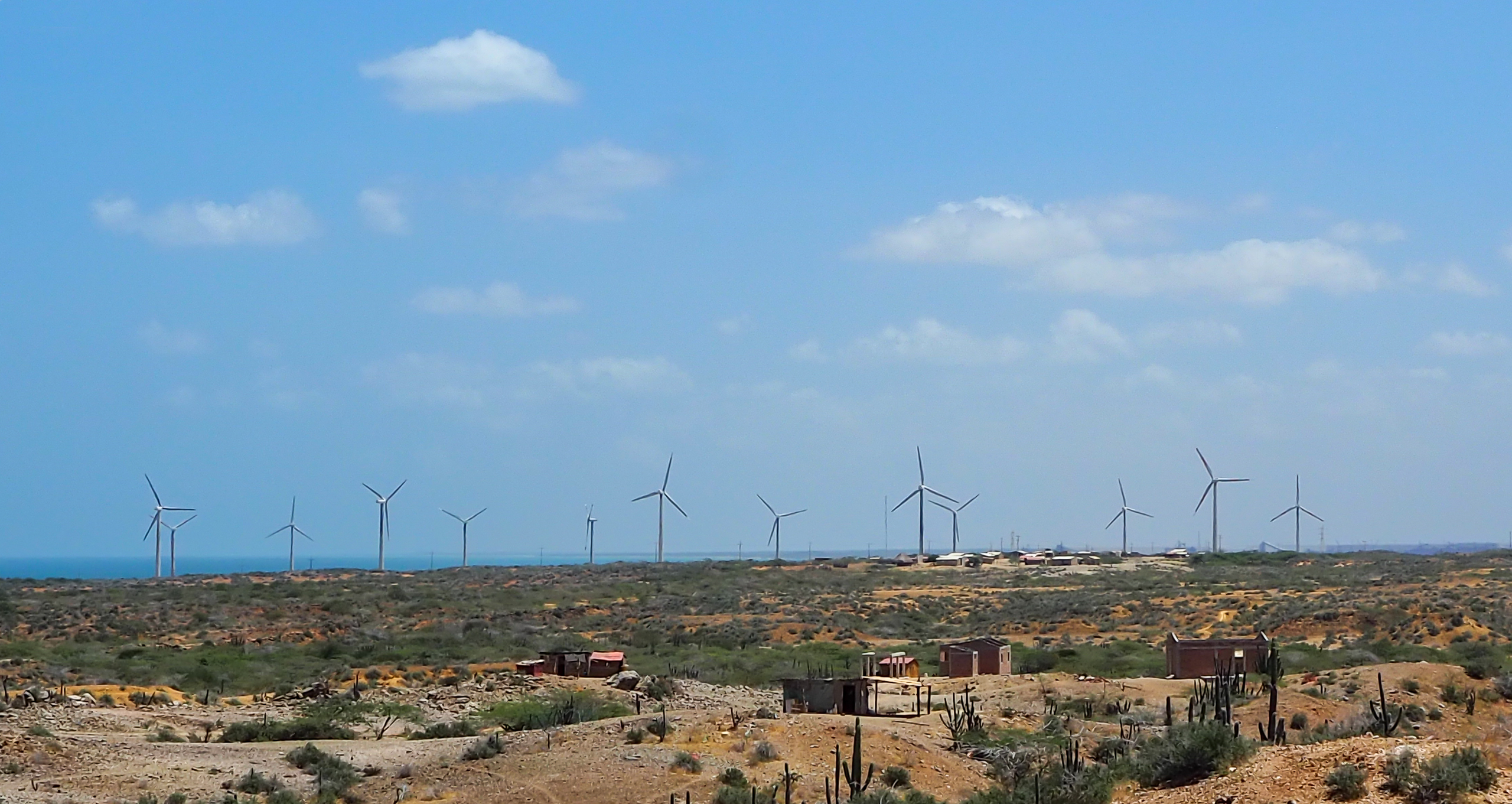 Comunidade Wayúu próxima a parque eólico no norte de La Guajira, Colômbia