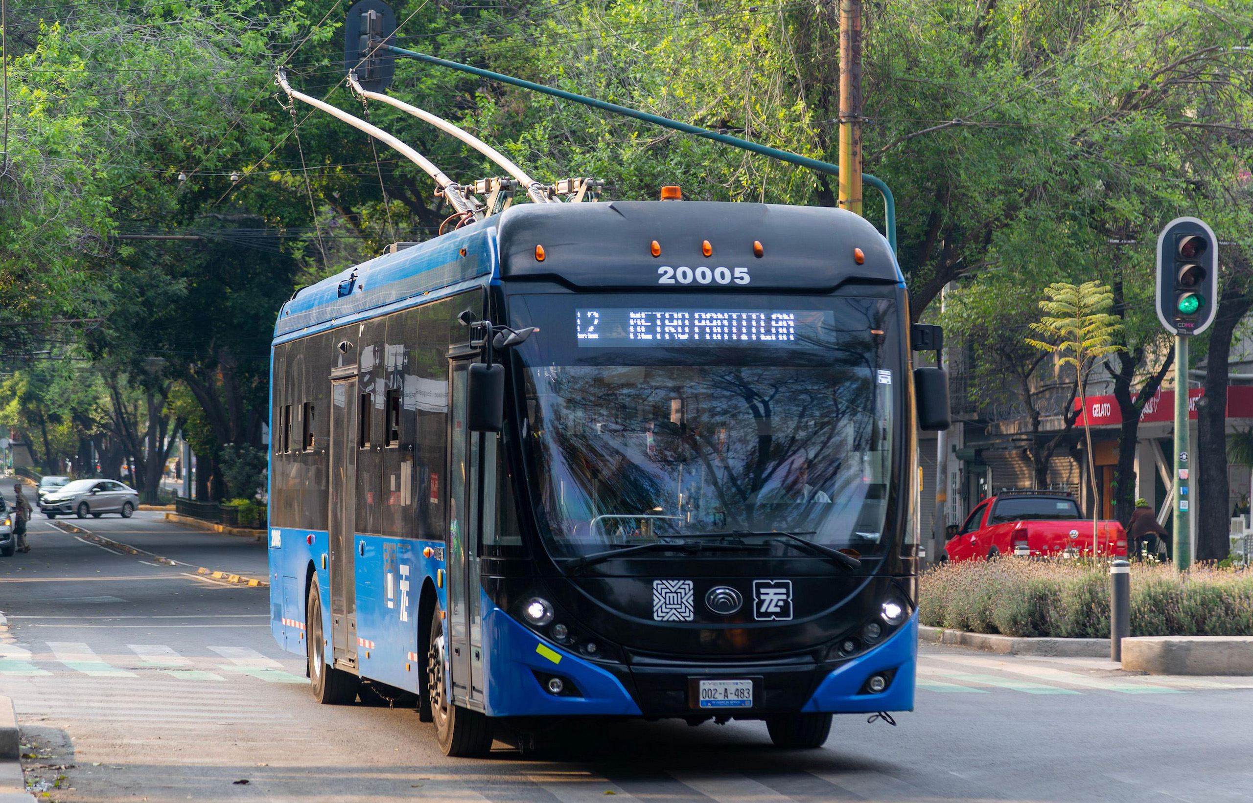 Ônibus elétrico da chinesa Yutong circula na Cidade do México. Gestão de Sheinbaum impulsionou a eletrificação do transporte público no município (Imagem: Alamy)