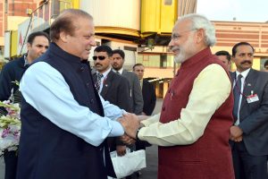 Indian PM Narendra Modi and Pakistan PM Nawaz Sharif shaking hands
