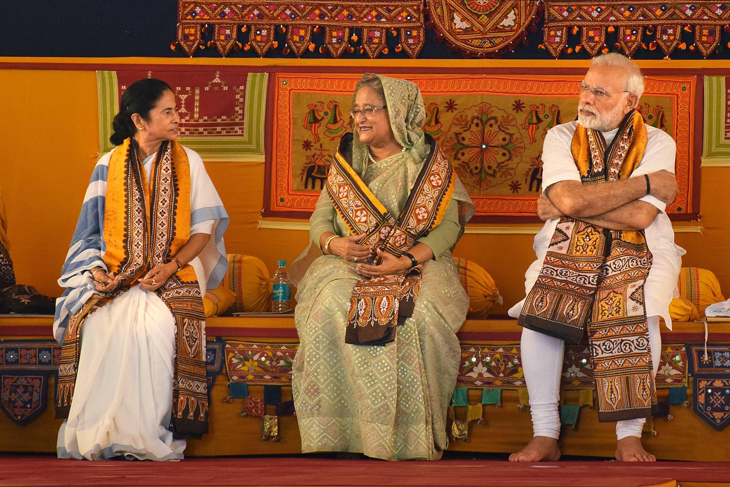 Indian PM Narendra Modi and Bengal PM Sheikh Hasina attending a ceremony 