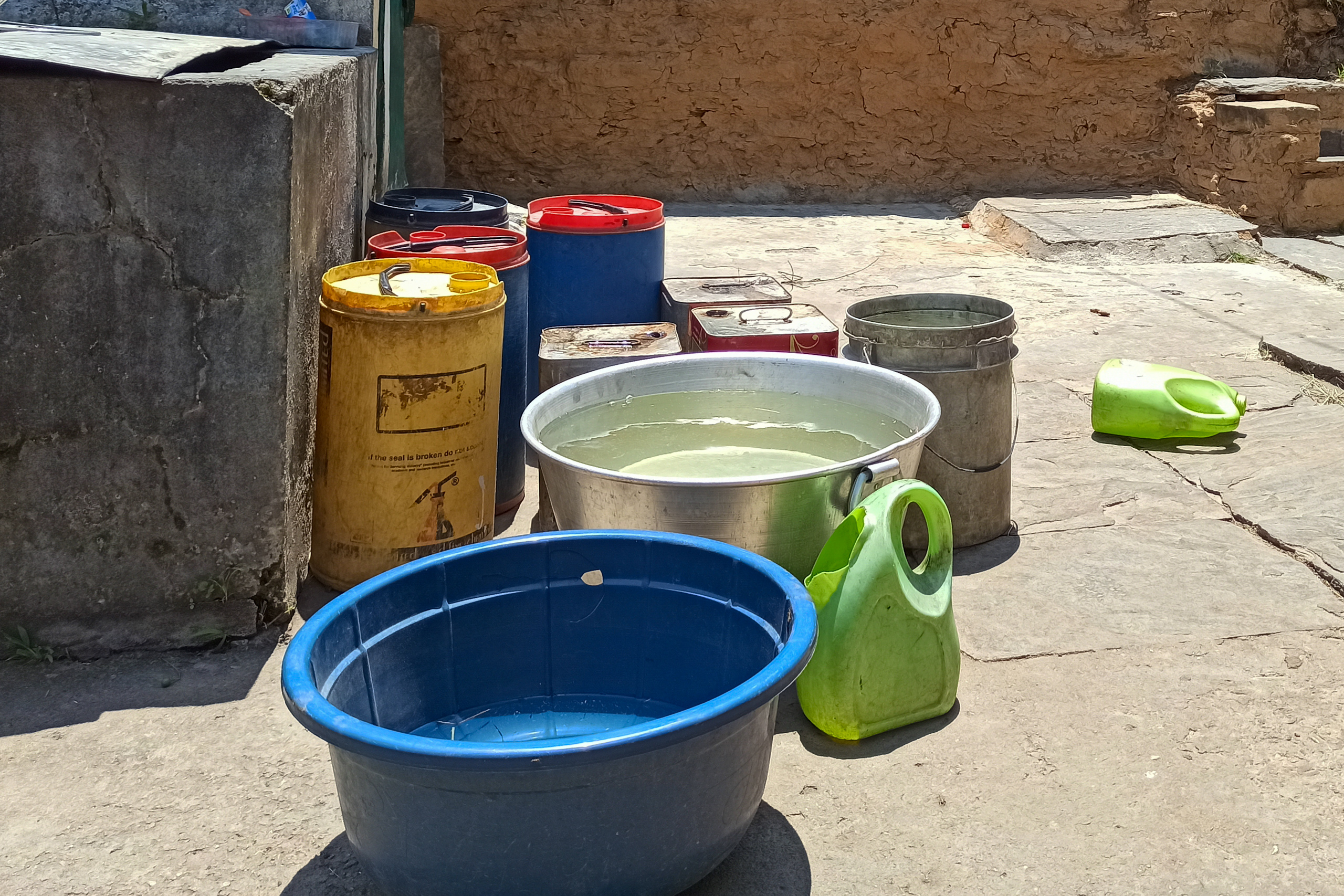 plastic containers for storing water 