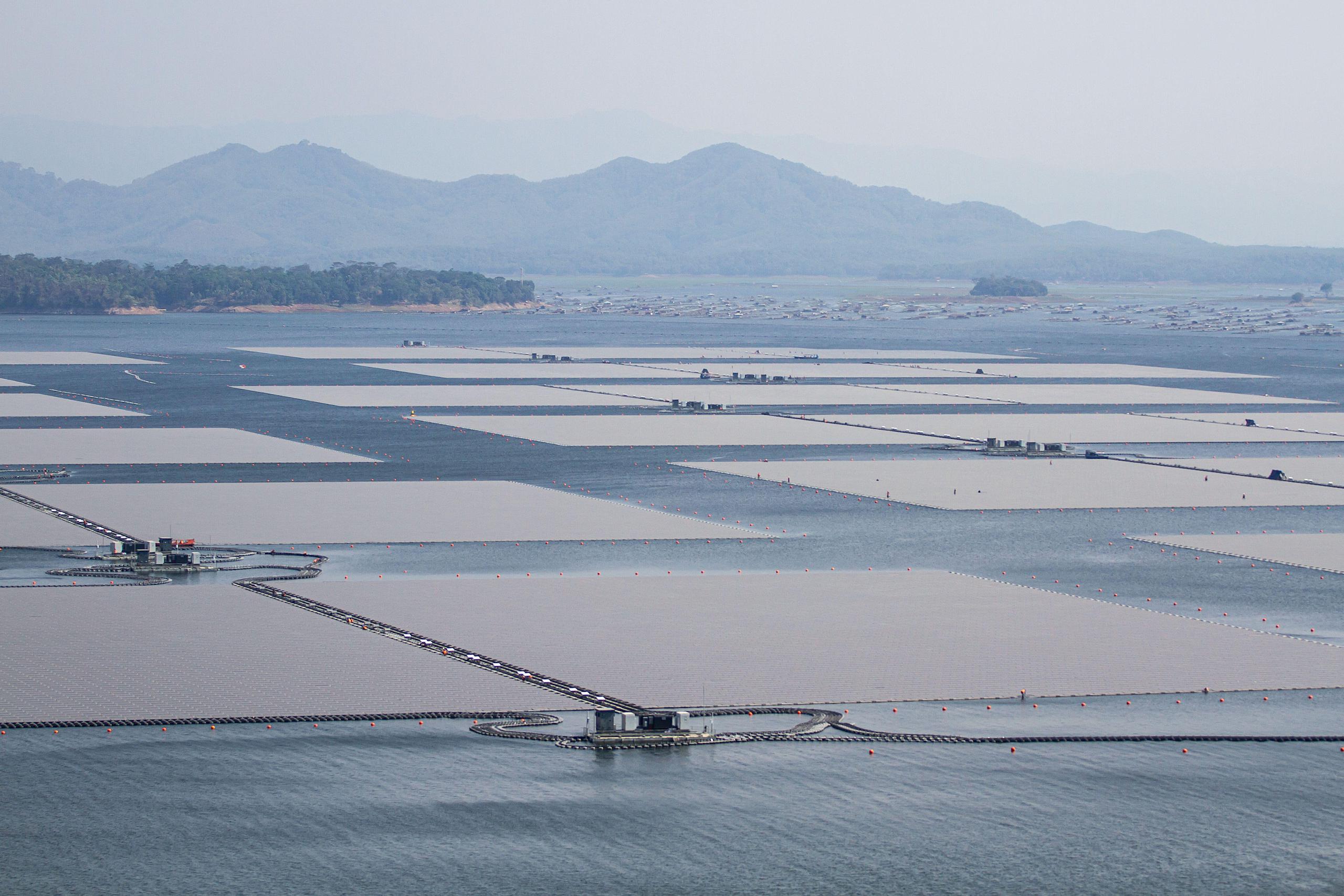 Many floating solar panels on a large body of water