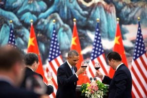 Barack Obama and Xi Jinping toast to each other during a banquet