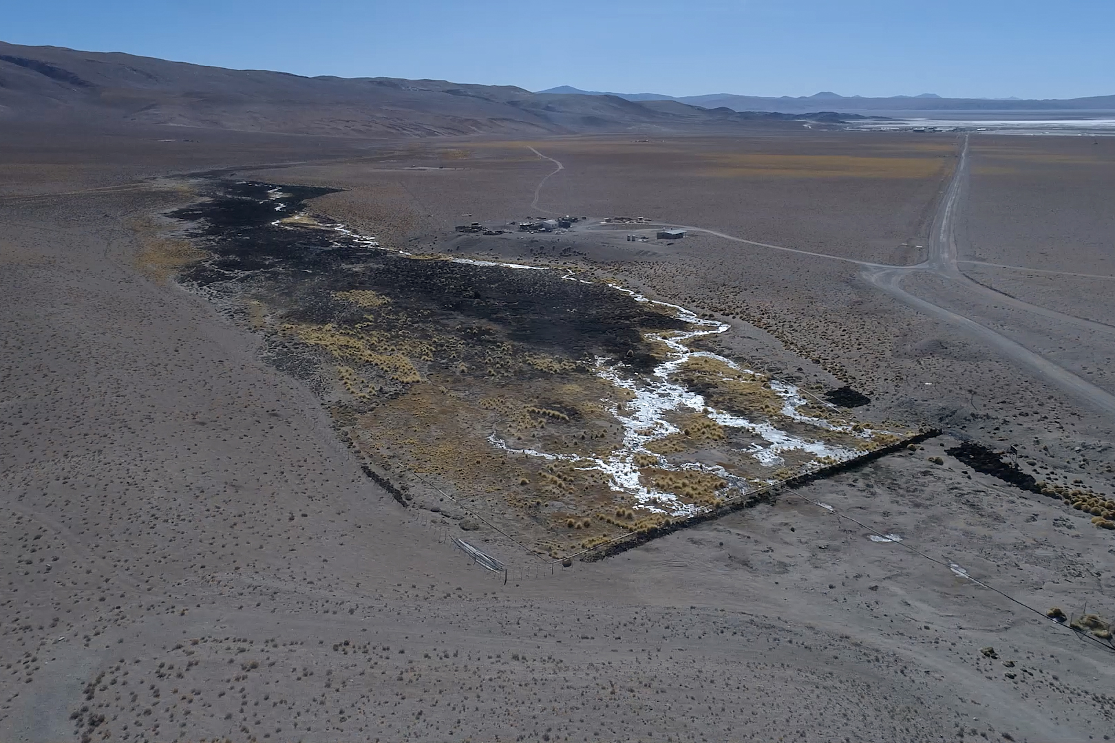 Vista aérea de un lecho de un río seco