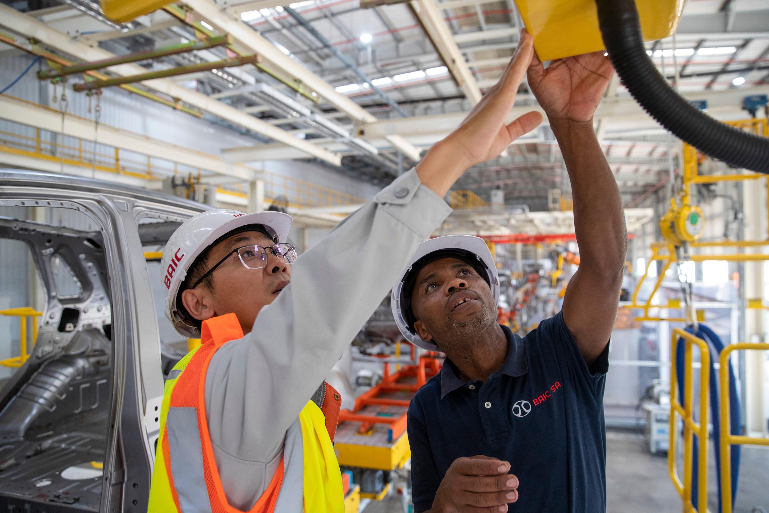 <p>A South African electrician works with his Chinese colleague at a Beijing Automotive Industry Corporation plant in Eastern Cape province, South Africa. Some African experts have proposed that China counter the “overcapacity” narrative by collaborating with Africa to diversify its supply chain for new energy products (Image: Zhang Yudong / Xinhua / Alamy)</p>