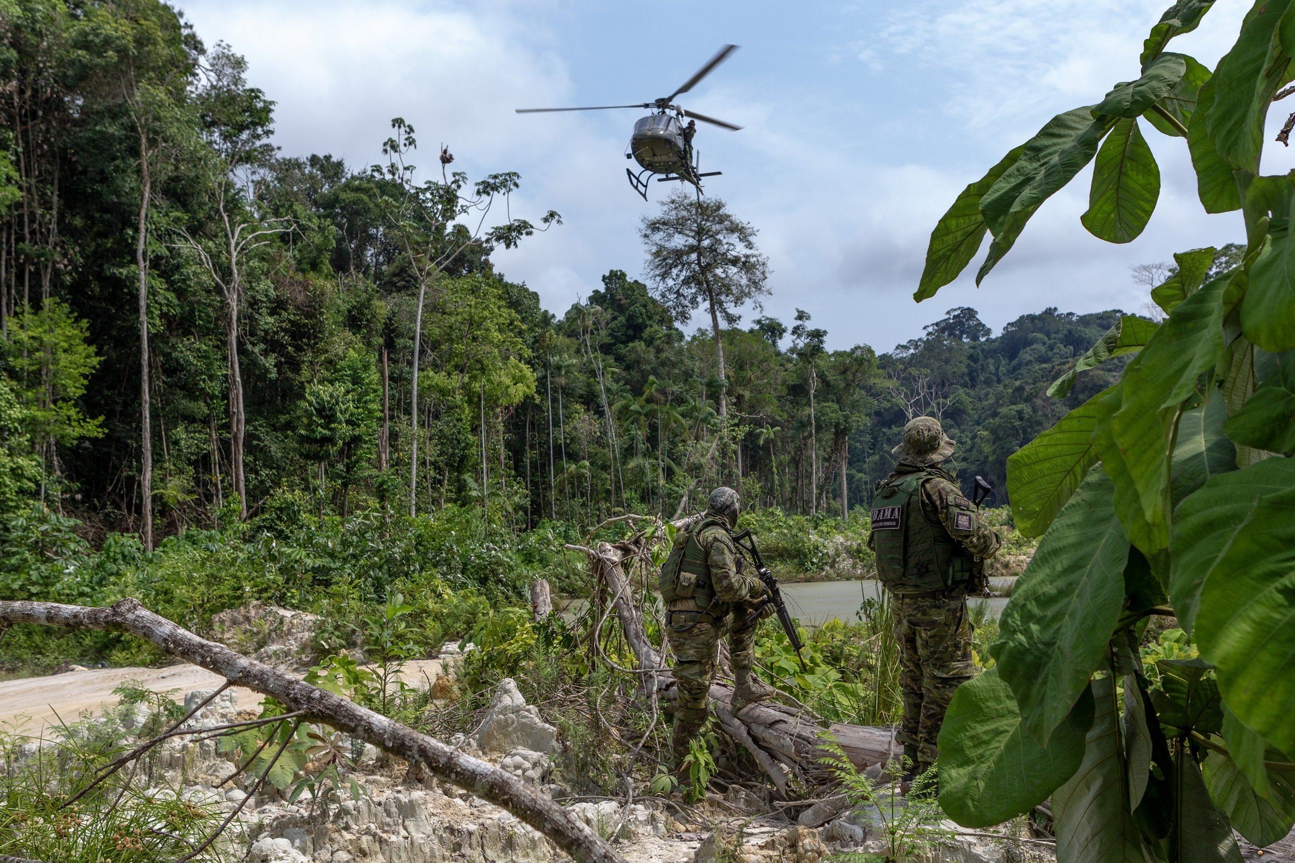 <p>Una operación del Ibama, la agencia medioambiental brasileña, contra la minería ilegal en el estado de Pará, en el norte del país. La cooperación entre Brasil y China en materia de monitoreo satelital es una herramienta crucial para luchar contra la deforestación en la Amazonía, afirma el científico Gao Jixi (Imagen: <a href="https://flic.kr/p/R8MPtw">Felipe Werneck</a> / <a href="https://www.flickr.com/people/ibamagov/">Ibama</a>, <a href="https://creativecommons.org/licenses/by-sa/2.0/">CC BY SA</a>)</p>