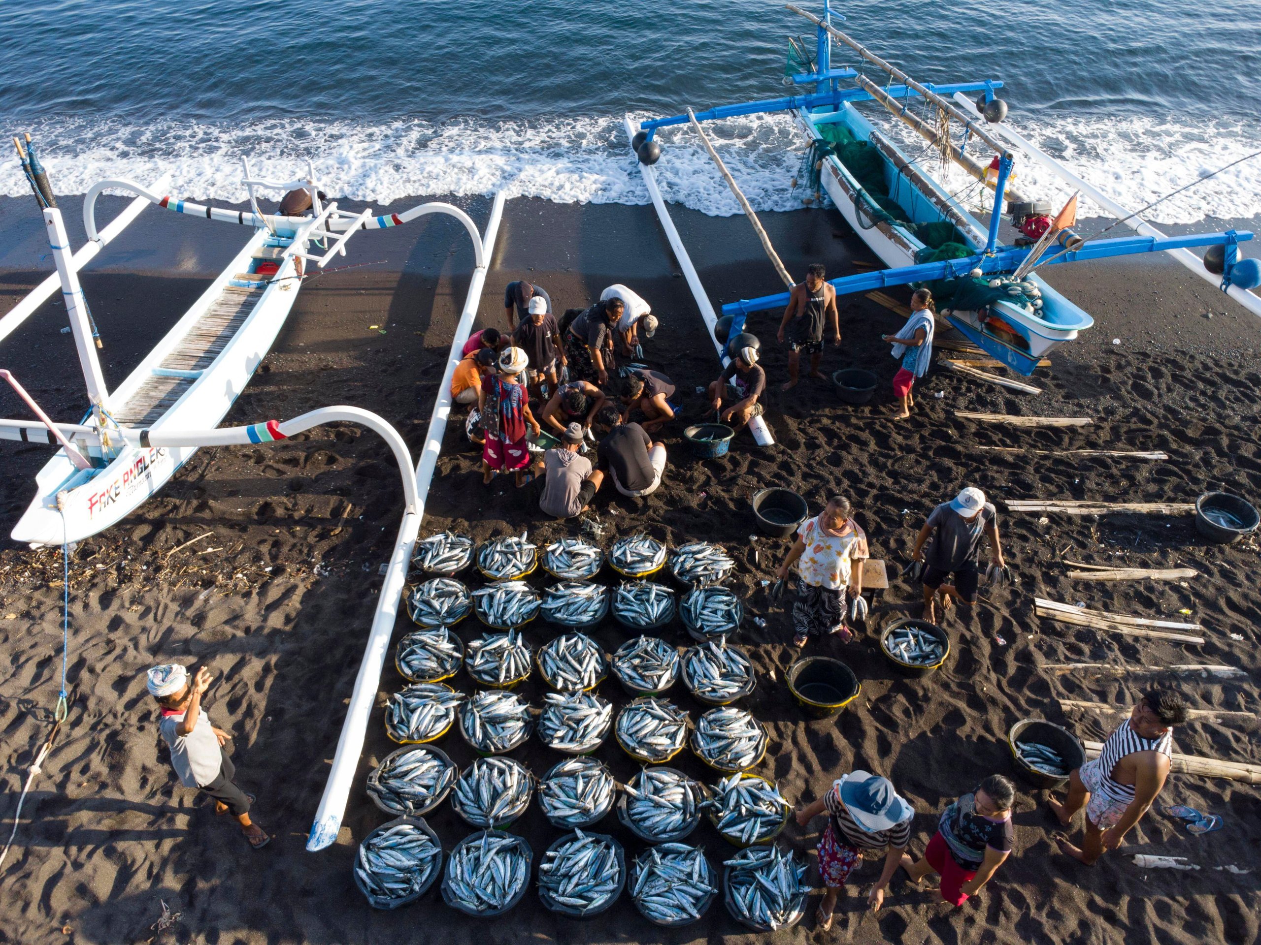 <p>Fishers like these in Bali, Indonesia, face many of the same problems as those working from the Chinese island of Hainan, thousands of kilometres to the north (Image: Peter Fischer / imageBROKER / Alamy)</p>