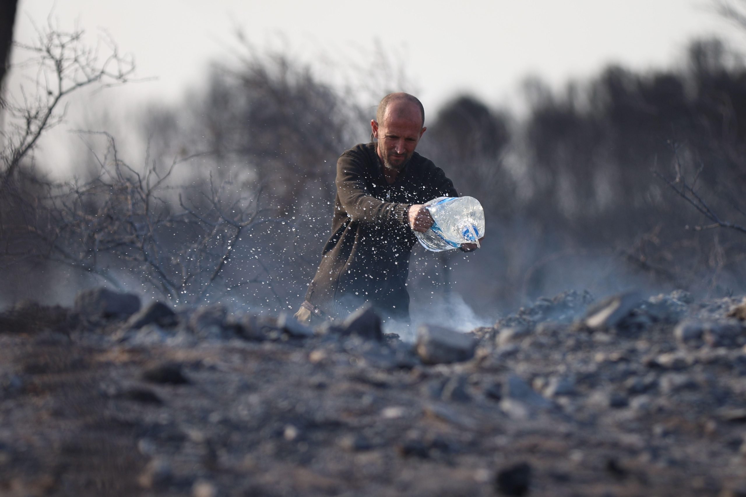 <p><span style="font-weight: 400;">A man tries to put out the remains of a fire in Capilla del Monte, Córdoba, Argentina last September. In 2024, almost 70,000 hectares of native forest were burned in this province (Image: UNAR Photo / Alamy)</span></p>