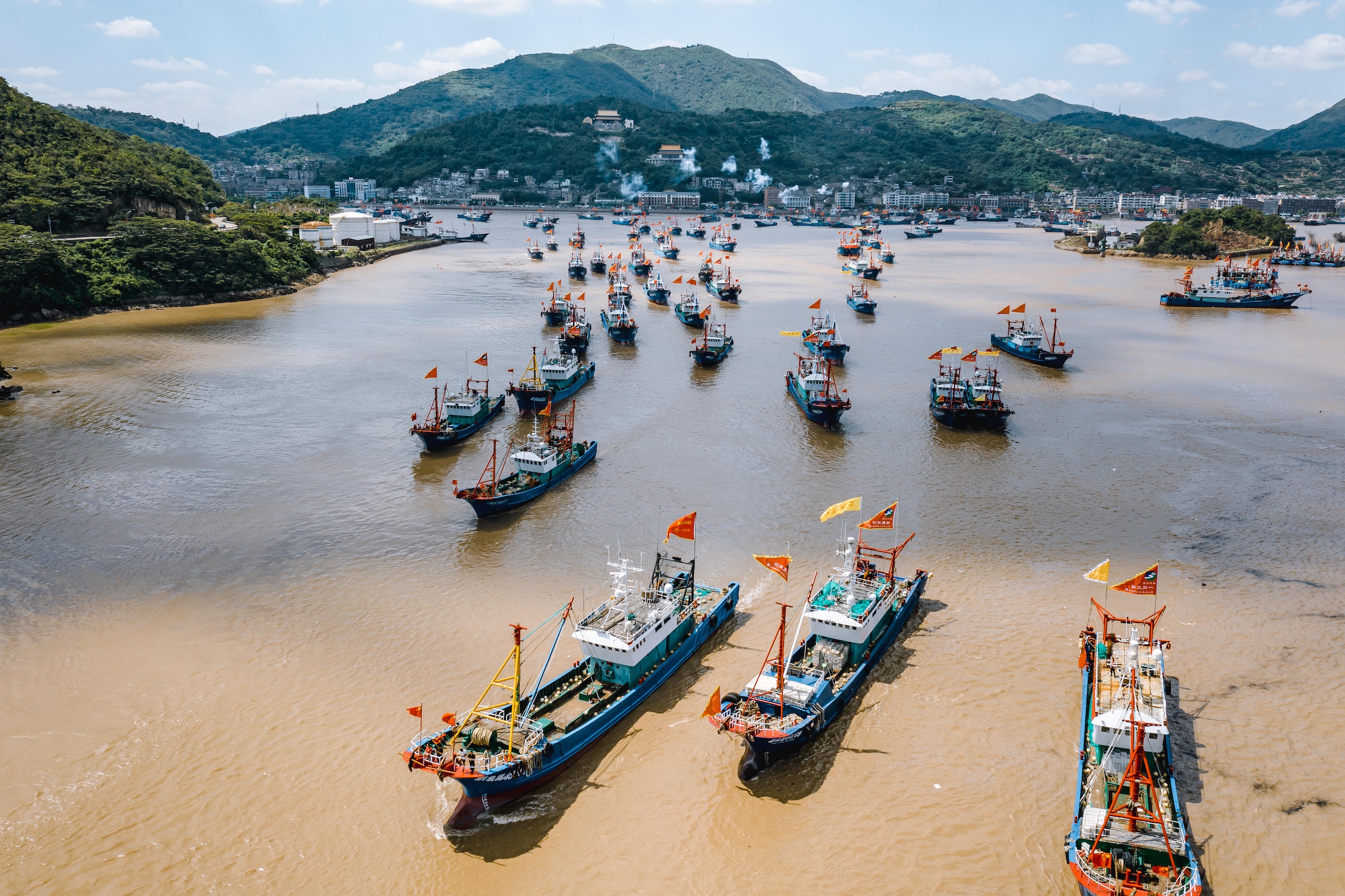 Thousands of fishing boats head out to the ocean