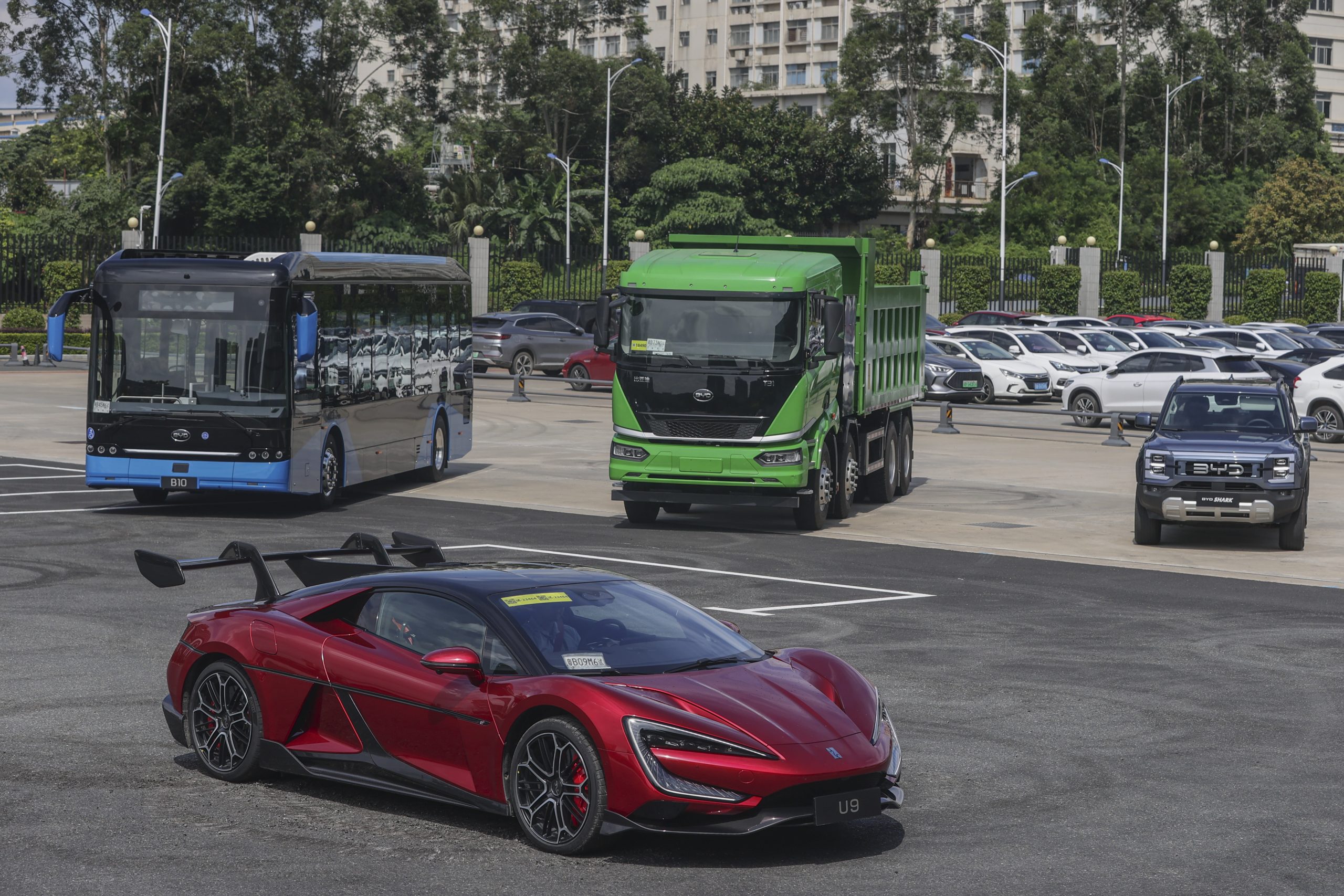 Modelos da BYD exibidos na sede da empresa em Shenzhen, sul da China