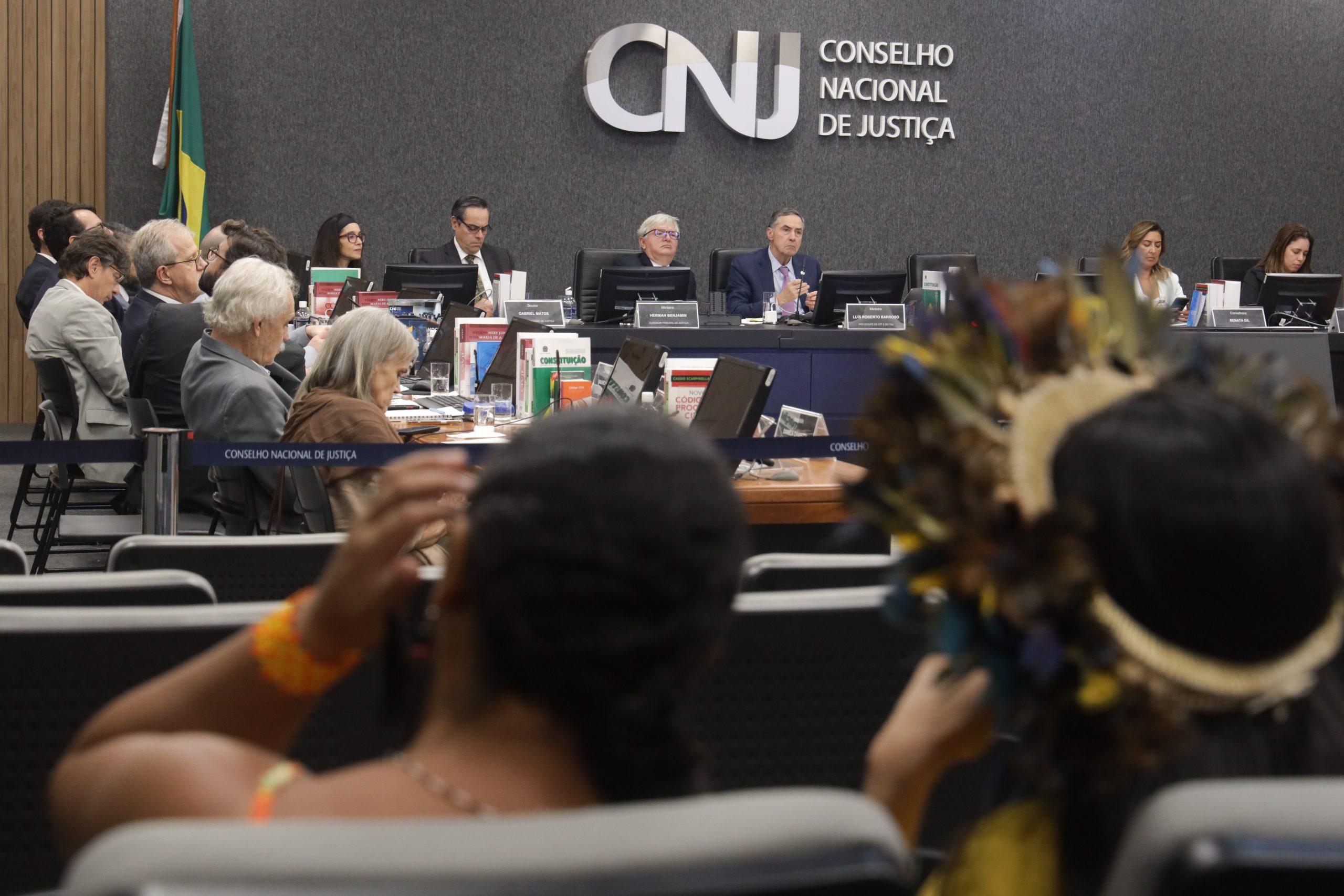 indígenas assistem à reunião do Observatório do Meio Ambiente e das Mudanças Climáticas do Poder Judiciário