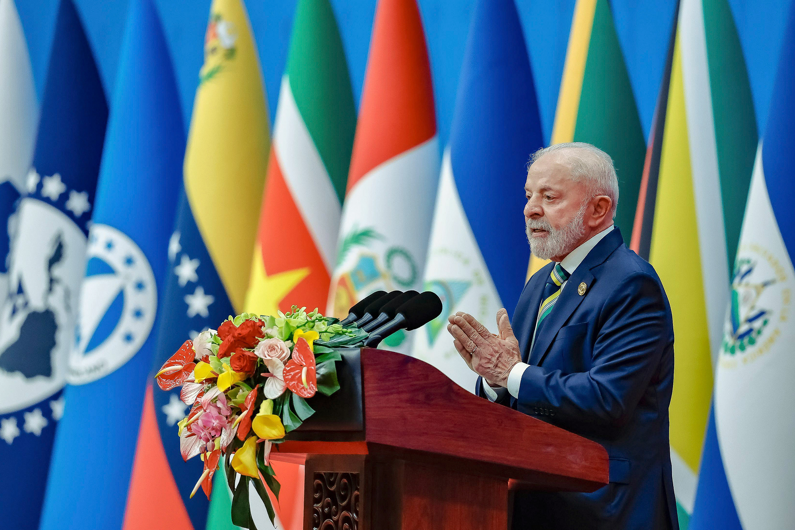 <p>巴西总统路易斯·伊纳西奥·卢拉·达席尔瓦（Luiz Inácio Lula da Silva）在去年5月于北京举行的中国—拉共体峰会开幕式上发言。尽管巴西并未加入“一带一路”倡议，但它是中国在拉美地区的最大贸易伙伴。图片来源： Ricardo Stuckert / Agência Brasil)</p>