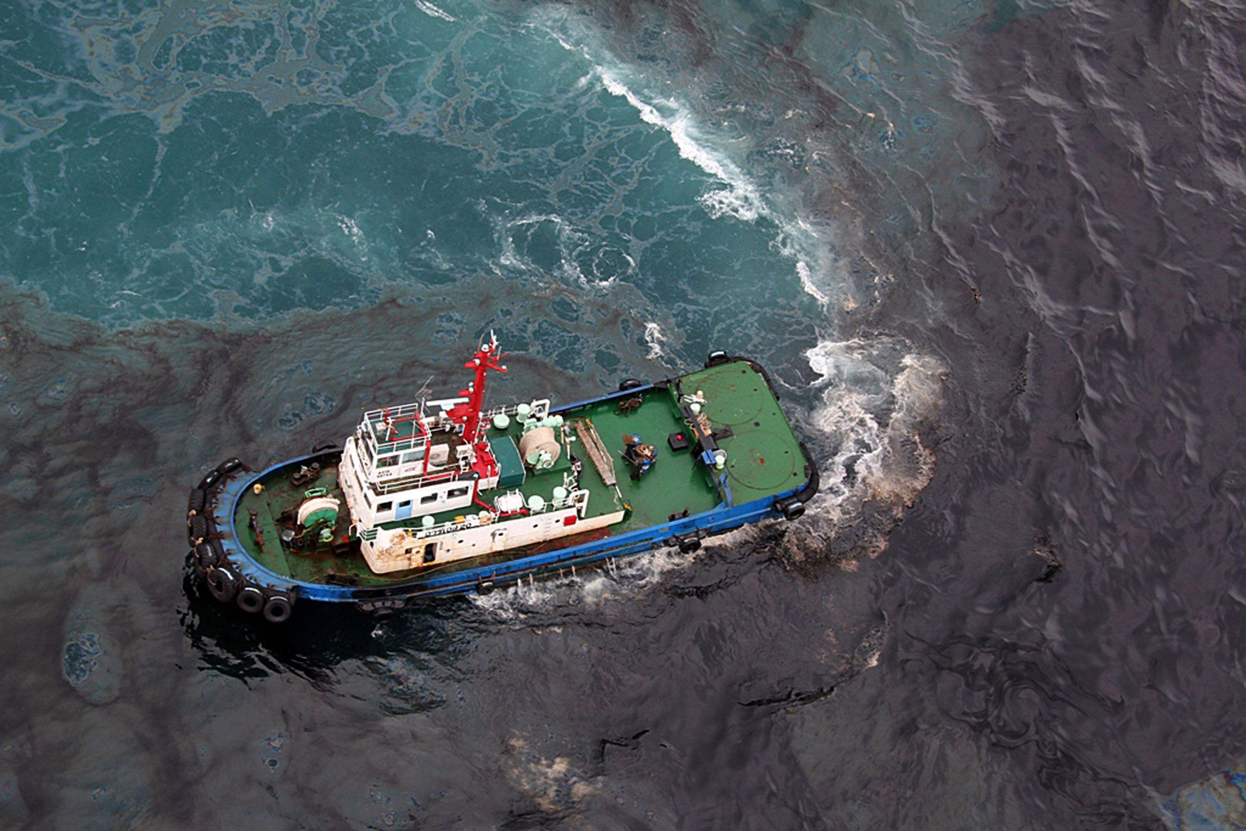 ship amid ocean oil spill 
