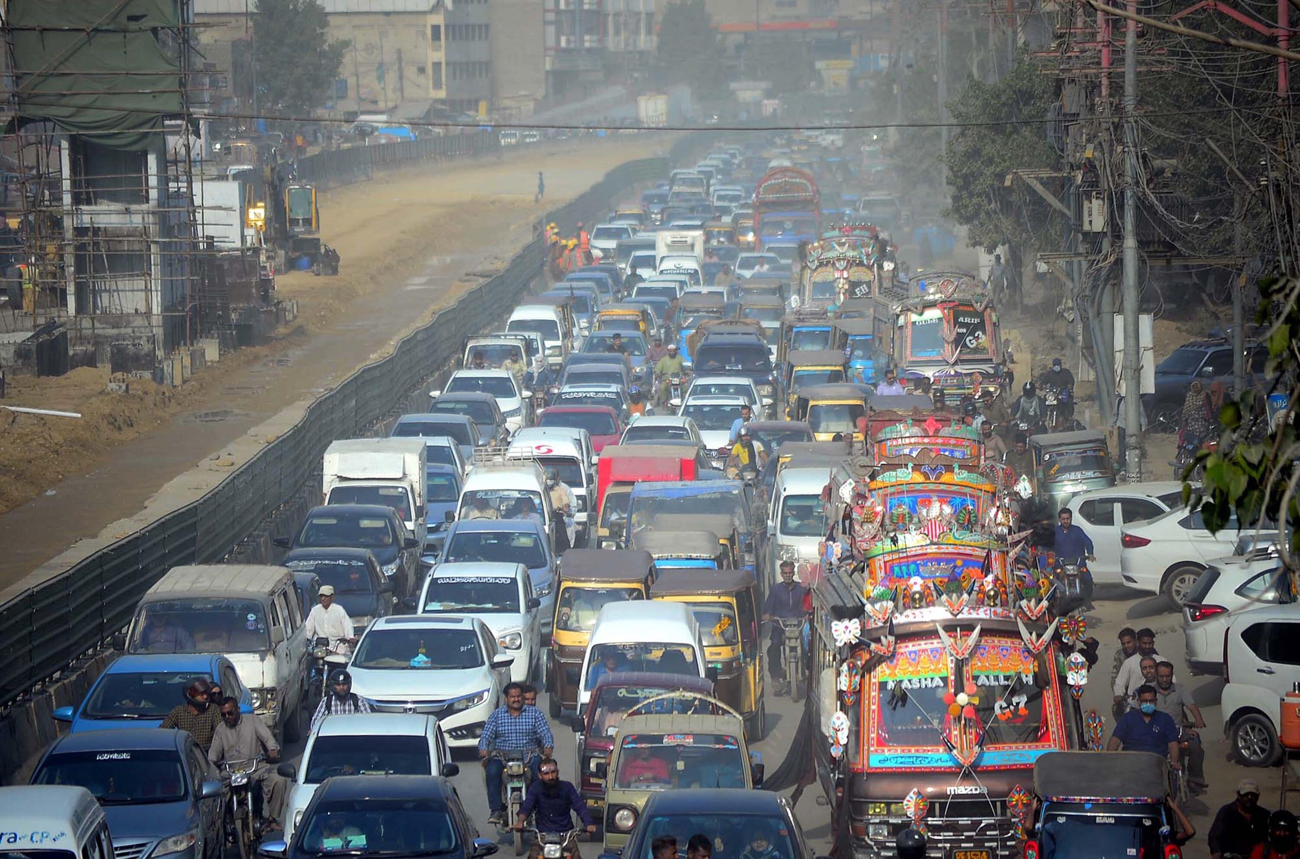 <p>Heavy traffic on Karachi’s University Road in December 2024 during construction work. The transport sector made up 80% of Pakistan’s petroleum consumption in 2024–25 (Image: Pakistan Press International / Alamy)</p>
