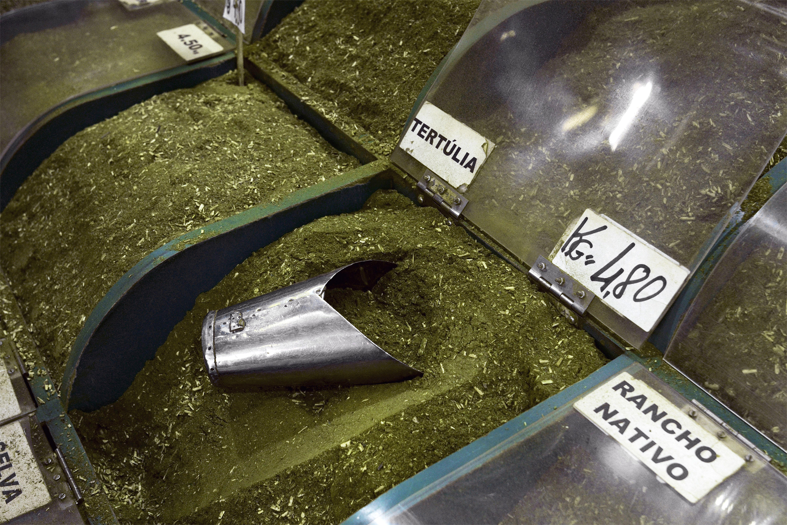 A display of fresh tea leaves arranged in a store setting
