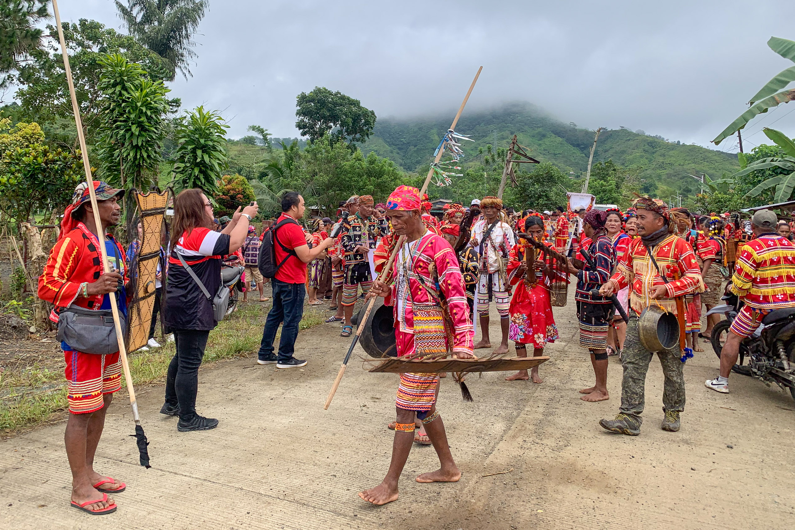 <p>A Matigsalug celebration parade held as land occupancy certificates were being awarded to non-Matigsalug investors and businesses in July, in Kitaotao, Bukidnon province. The decision was made to formalise land occupancy in response to the quiet leasing of land for development by some tribal leaders (Image: Judy Ann Egay / Dialogue Earth)</p>