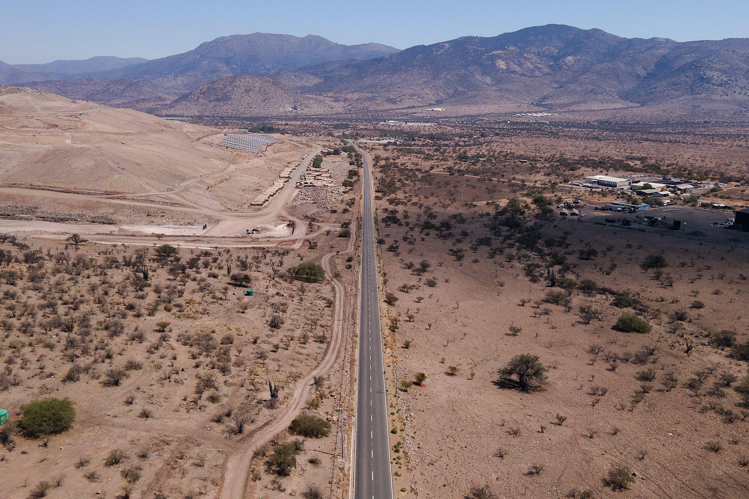 <p>El parque solar Don Patricio está proyectado en Tiltil, una zona rural dentro de la región metropolitana de Santiago de Chile (Imagen: Matias Basualdo / ZUMA Press / Alamy)</p>