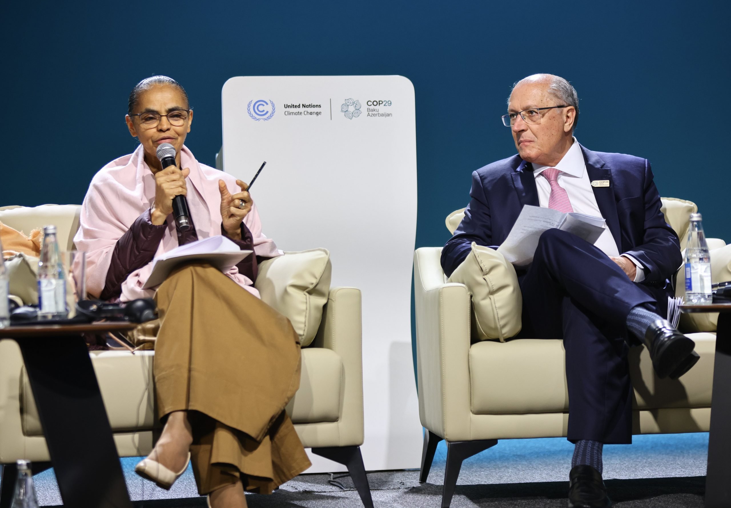 Ministra Marina Silva (à esquerda) e vice-presidente brasileiro Geraldo Alckmin (à direita) no lançamento da Plataforma de Investimento Climático e Transformação Ecológica, na COP29, em 2024