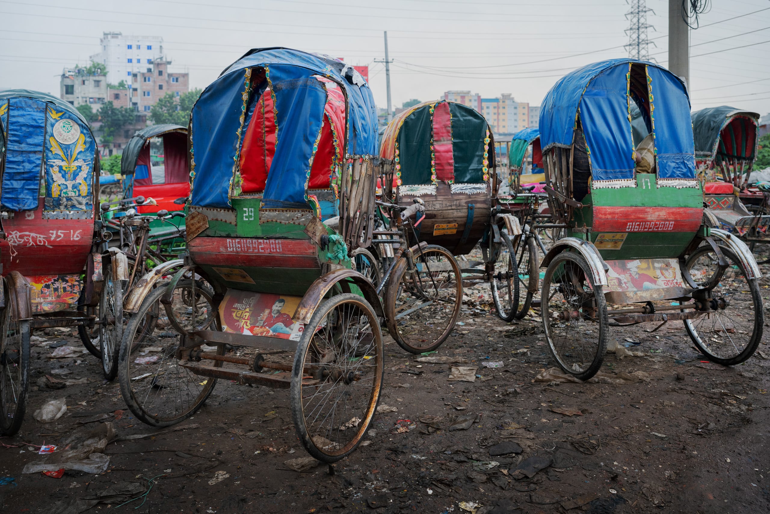 Riquixás tradicionais em Daca, Bangladesh