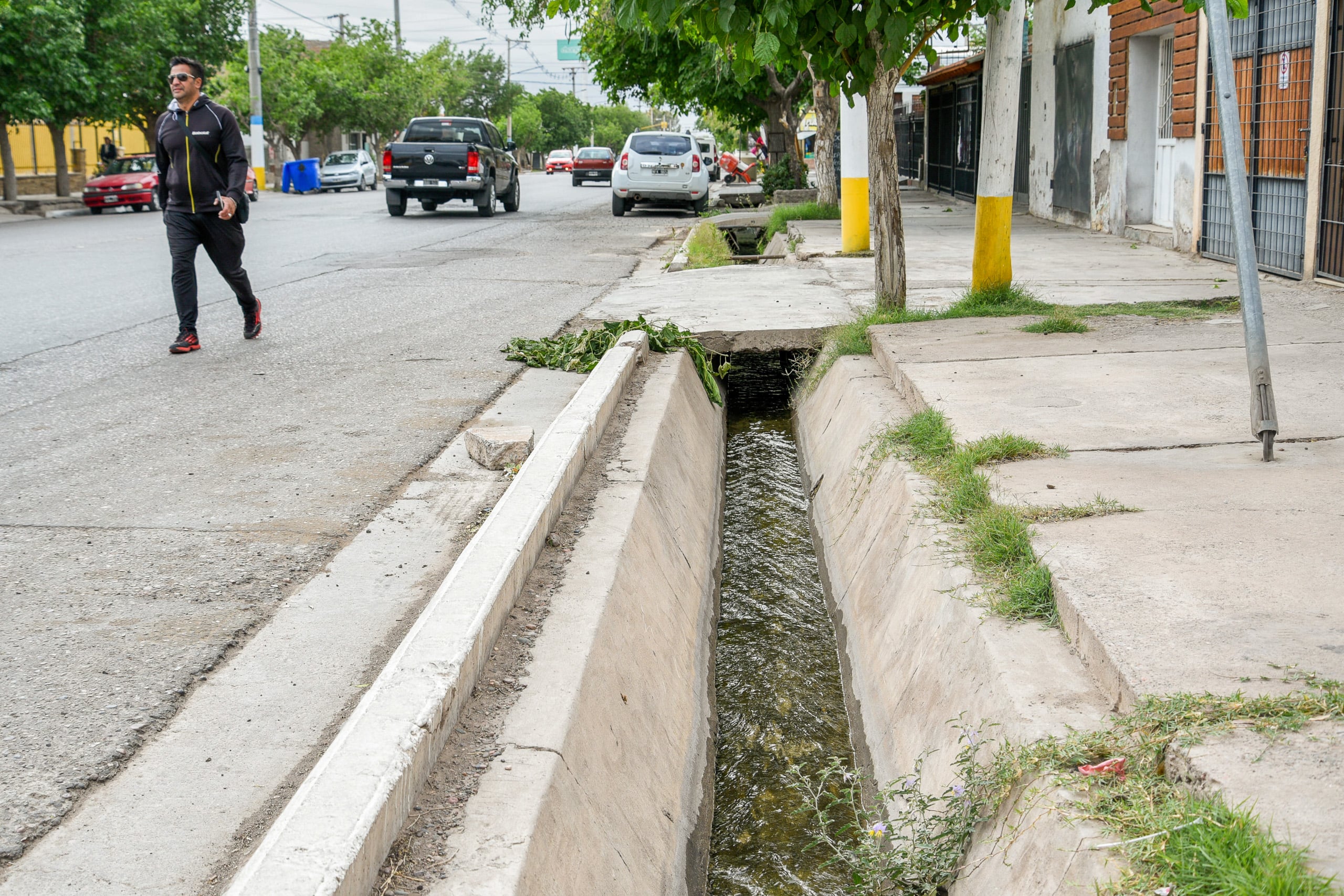 Canal na cidade de San Juan traz água de degelo dos Andes