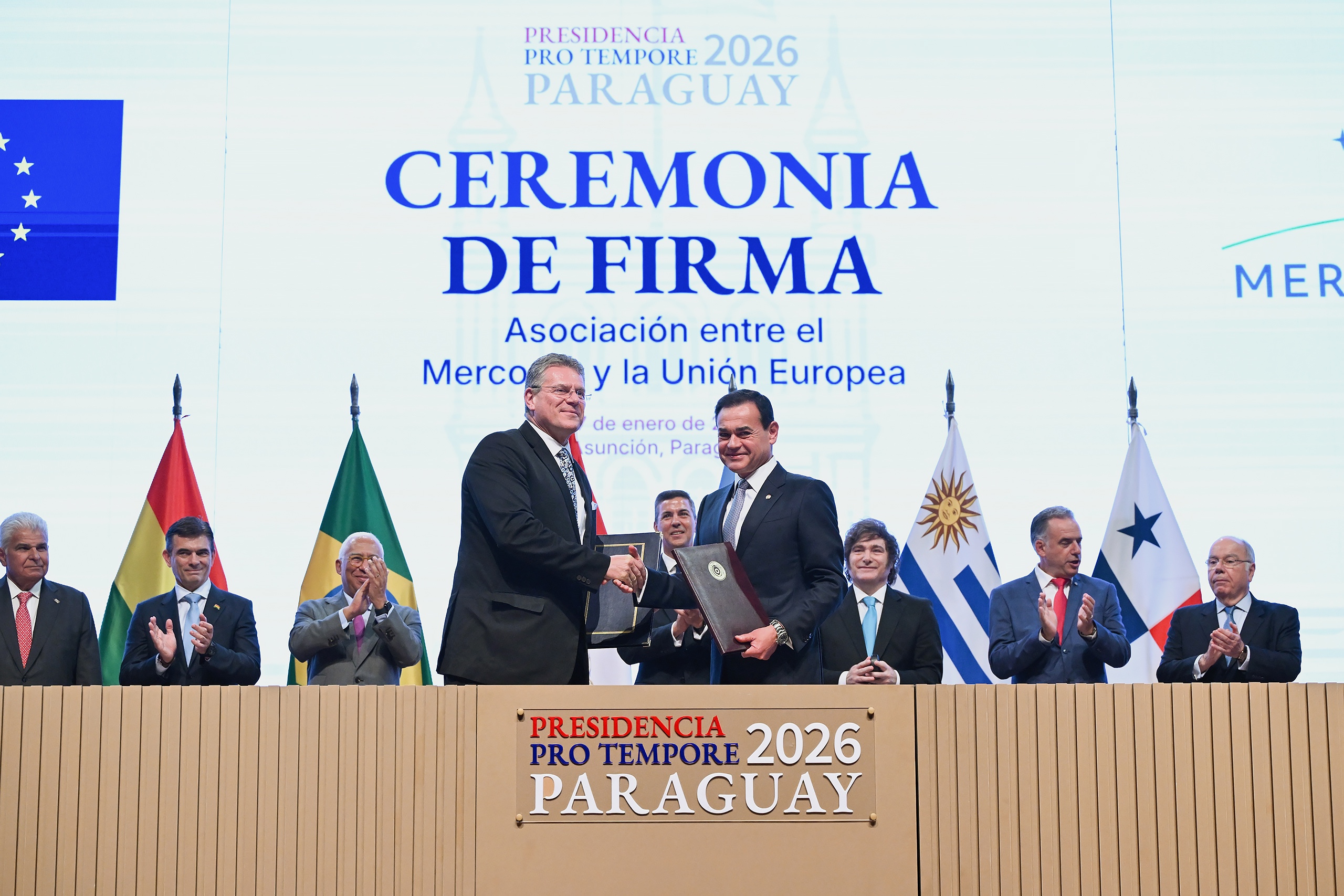 <p>Maroš Šefčovič (center left), EU Commissioner for Trade and Economic Security and Rubén Ramírez Lezcano (center right), Minister of Foreign Affairs of Paraguay shake hands after the signing of the free-trade agreement between Mercosur and the European Union, in Asunción, Paraguay, on 17 January (Image: European Union)</p>