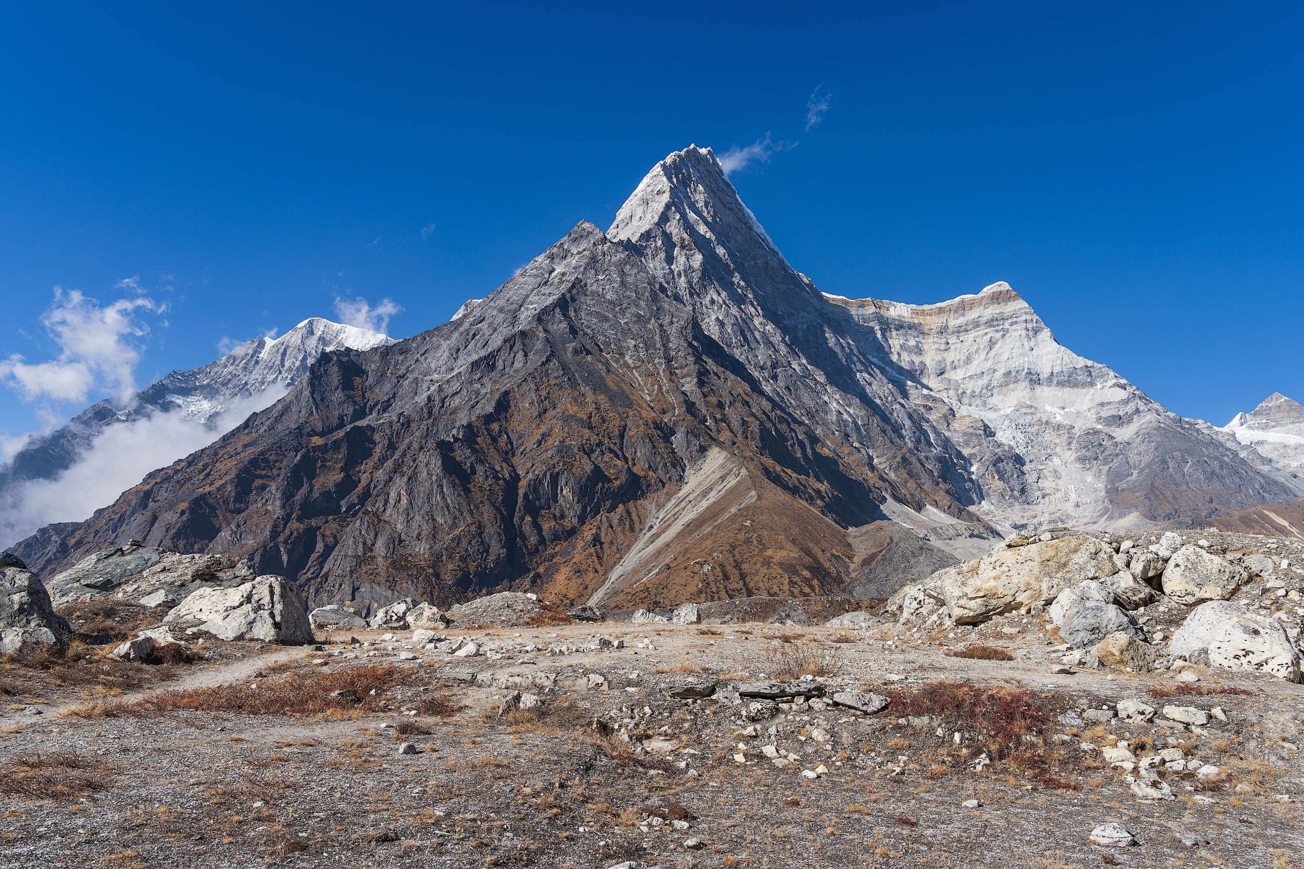 <p>A mountain in the Rolwaling range in the Nepalese Himalayas with minimal snow cover (Image: <a href="https://commons.wikimedia.org/wiki/User:Sunuwargr">Ganga Raj Sunuwar</a> / <a href="https://commons.wikimedia.org/wiki/File:The_Mountain_That_Forgot_Winter.jpg">Wikimedia Commons</a>, <a href="https://creativecommons.org/licenses/by-sa/4.0/deed.en">CC BY-SA</a>)</p>