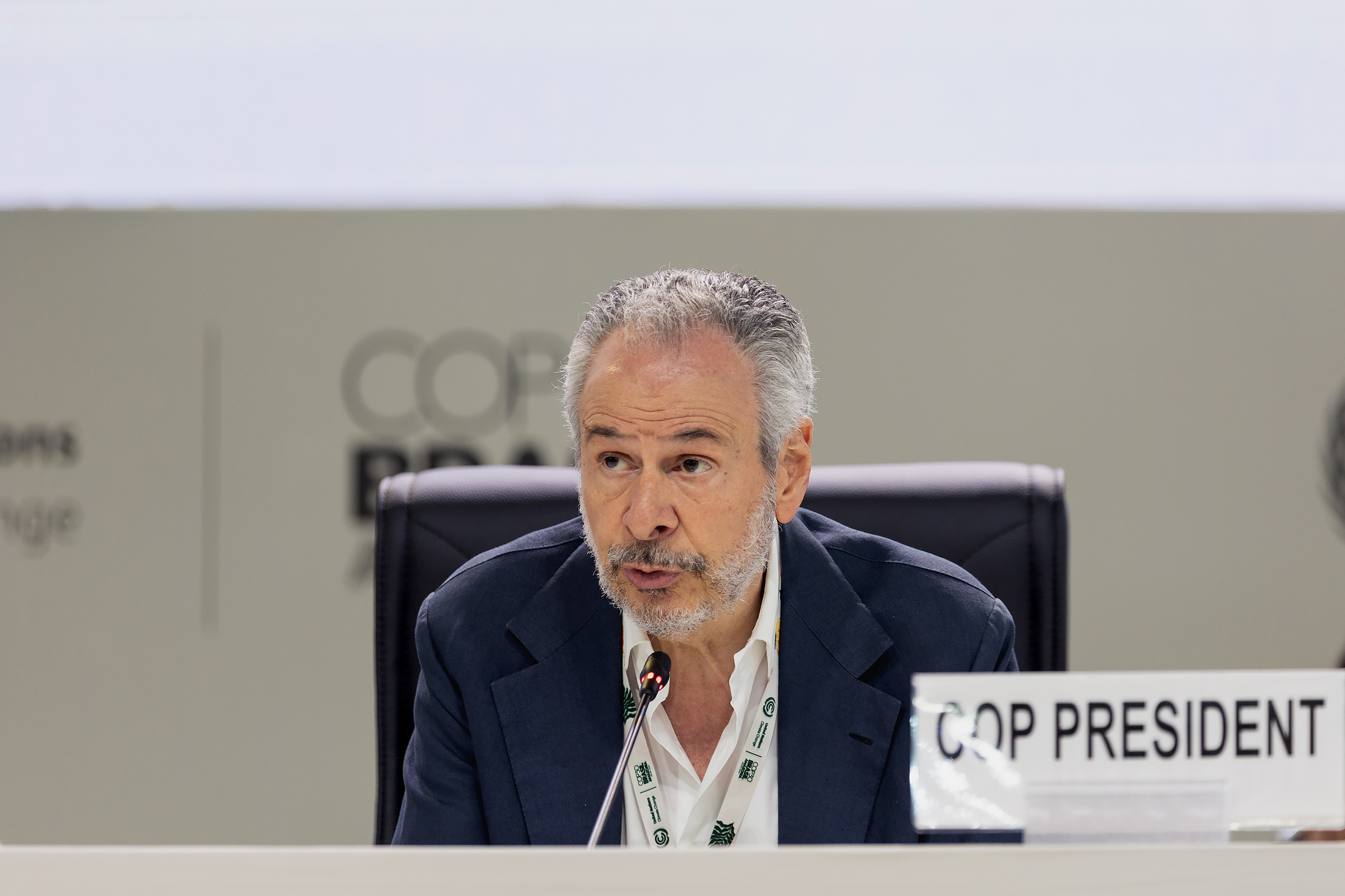 <p>André Corrêa do Lago, presidente da COP30, chamou países a avançar na implementação dos compromissos climáticos acordados em meio a divisões e tensões políticas (Imagem: <a href="https://www.flickr.com/photos/unfccc/54937951521/in/dateposted/">Kiara Worth</a> / <a href="https://www.flickr.com/people/unfccc">UN Climate Change</a>, <a href="https://creativecommons.org/licenses/by-nc-sa/4.0/deed.en">CC BY NC SA</a>)</p>