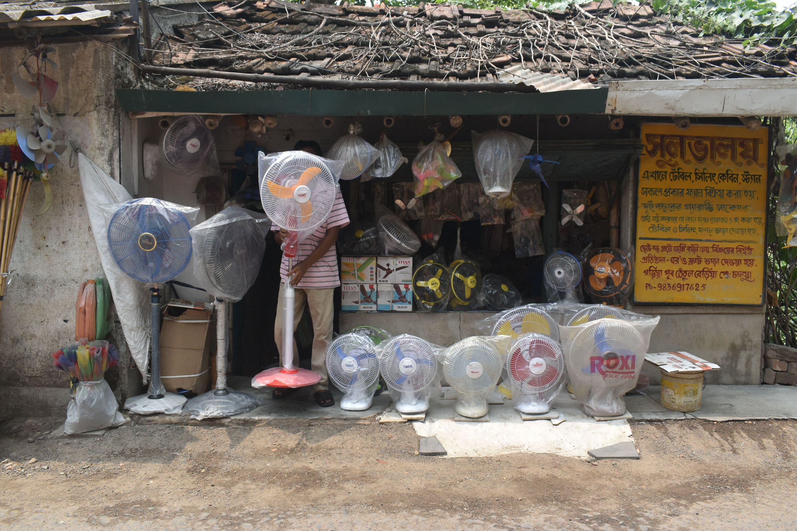 <p>As extreme heat intensifies across Indian cities, cooling options like conventional fans are no longer enough, shifting the focus of climate action towards more effective solutions that are energy efficient and provide long-term savings (Image: Pacific Press Media Production Corp. / Alamy)</p>