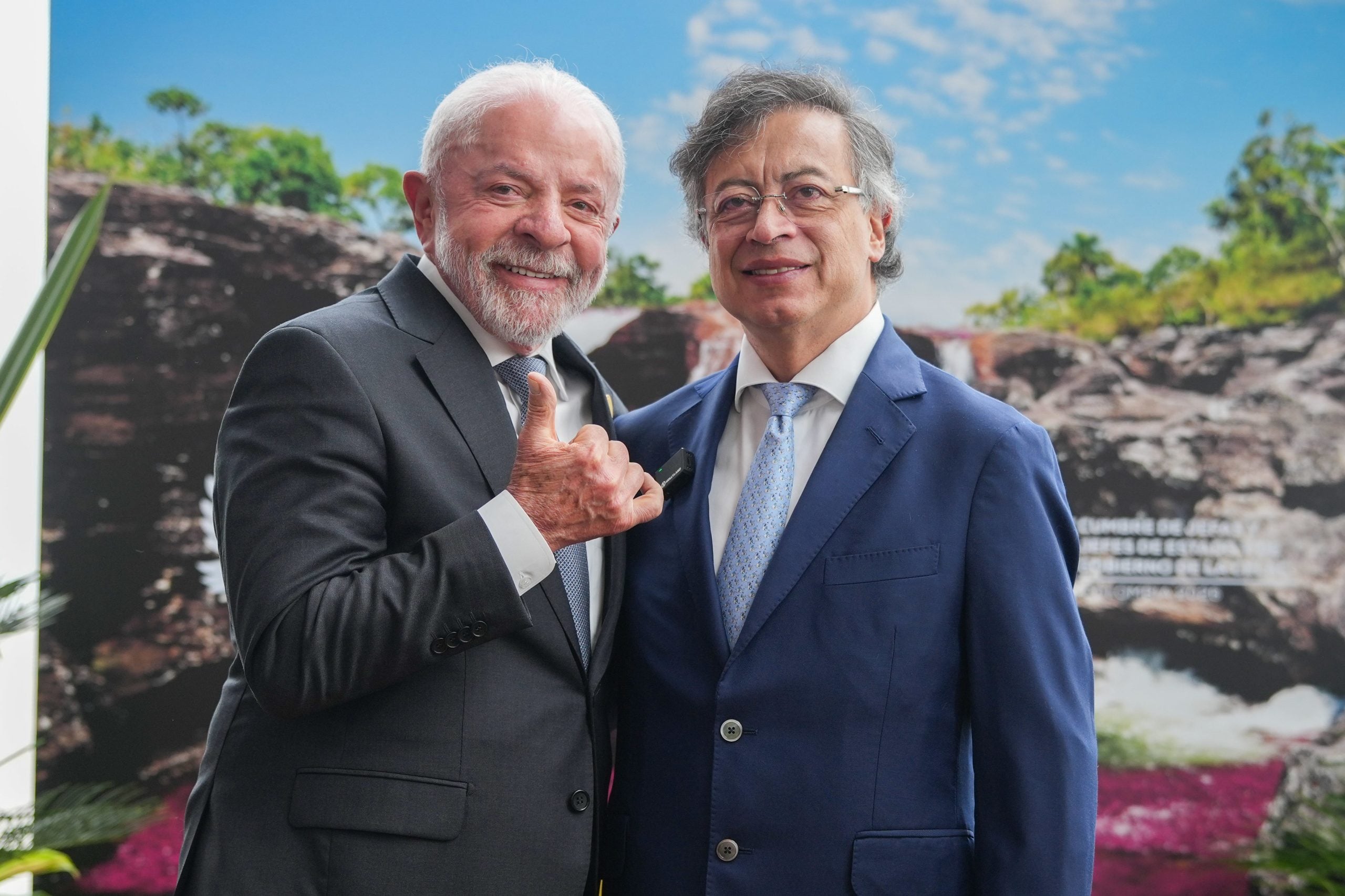 Presidente brasileiro Luiz Inácio Lula da Silva com seu homólogo colombiano, Gustavo Petro