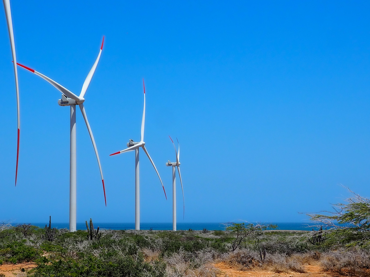 Turbinas eólicas no departamento de La Guajira, norte da Colômbia