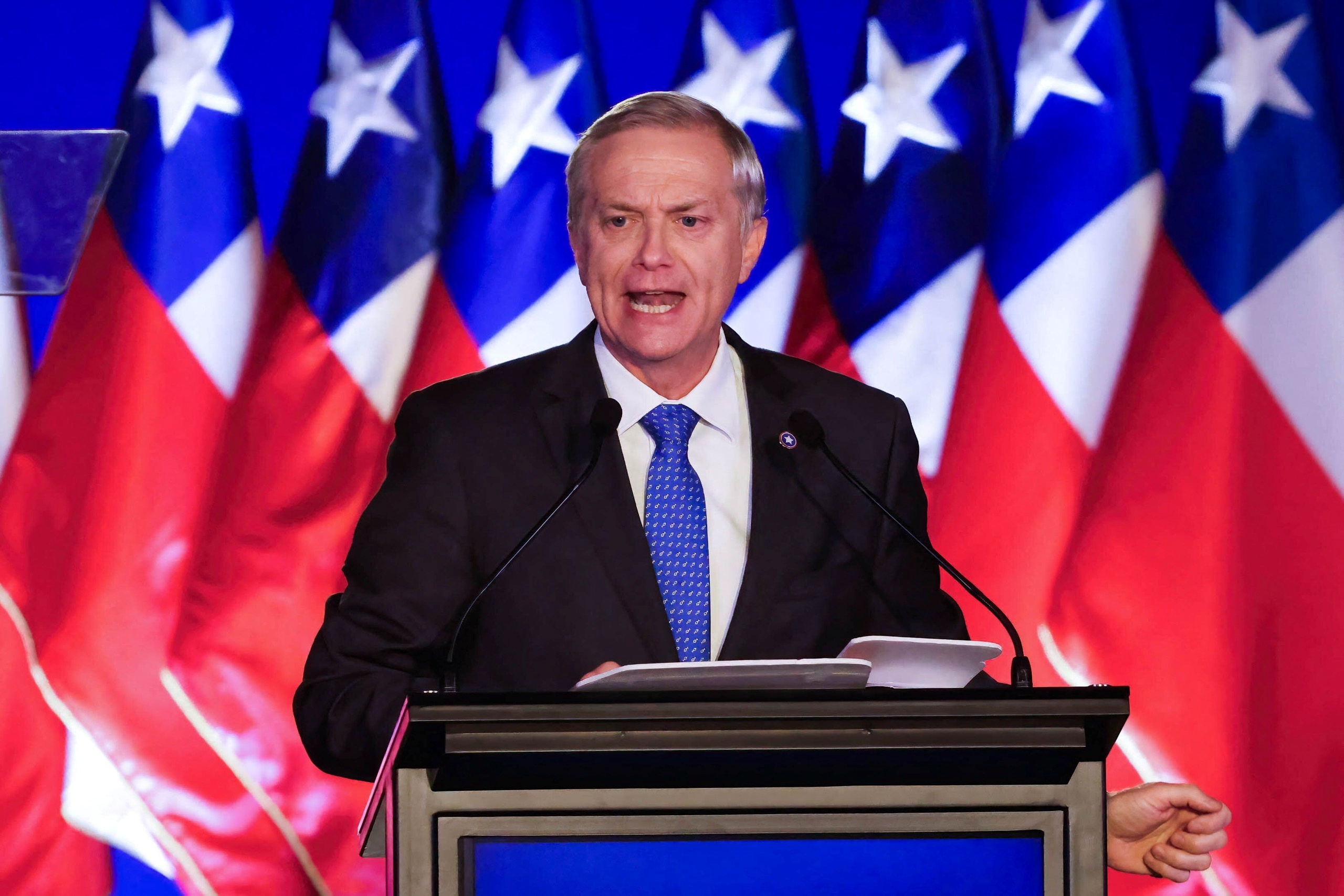<p>Presidente chileno José Antonio Kast em discurso durante sua campanha eleitoral em 2025 (Imagem: SOPA Images / Alamy)</p>