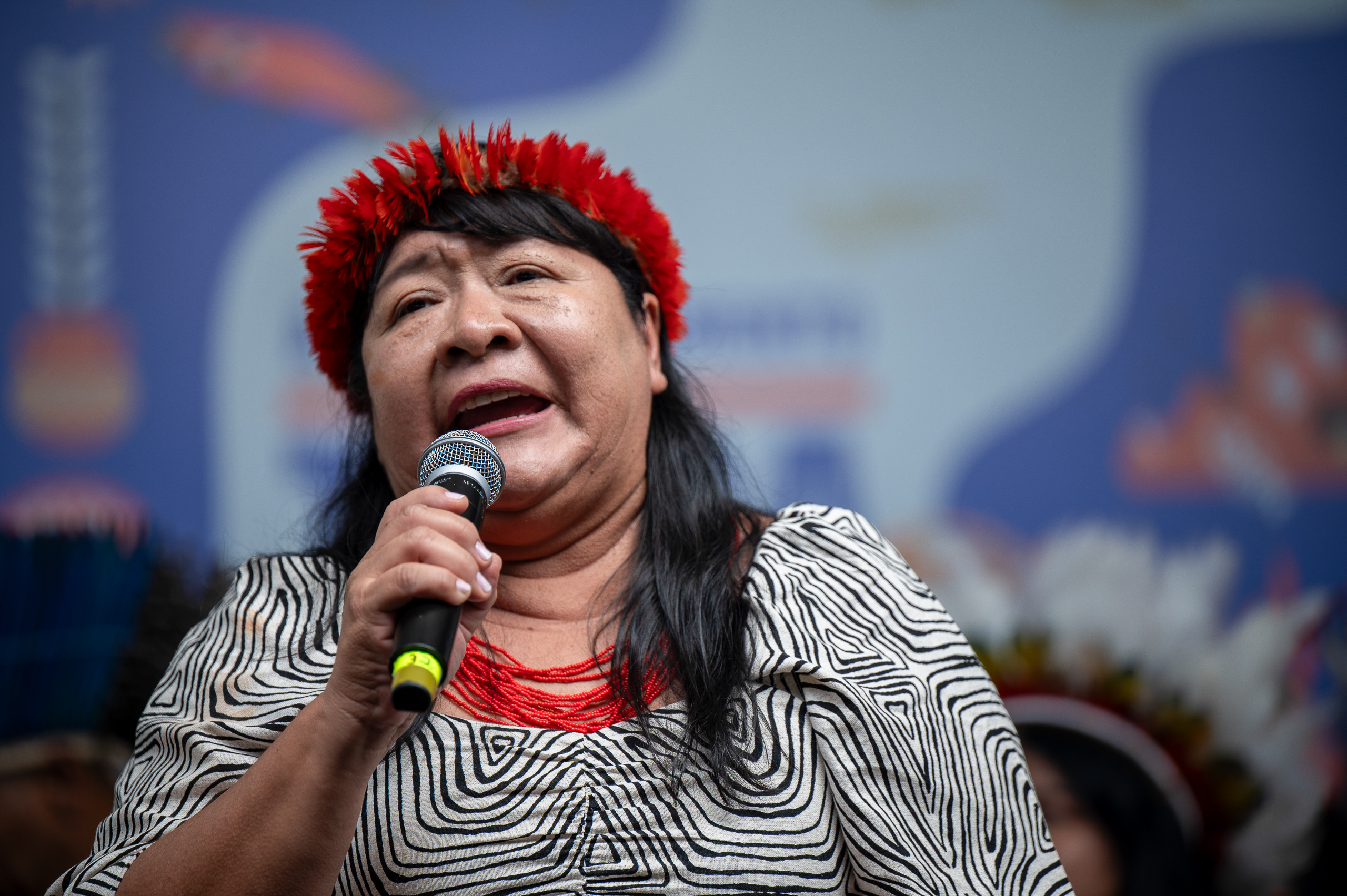 Joenia Wapichana fala no Acampamento Terra Livre