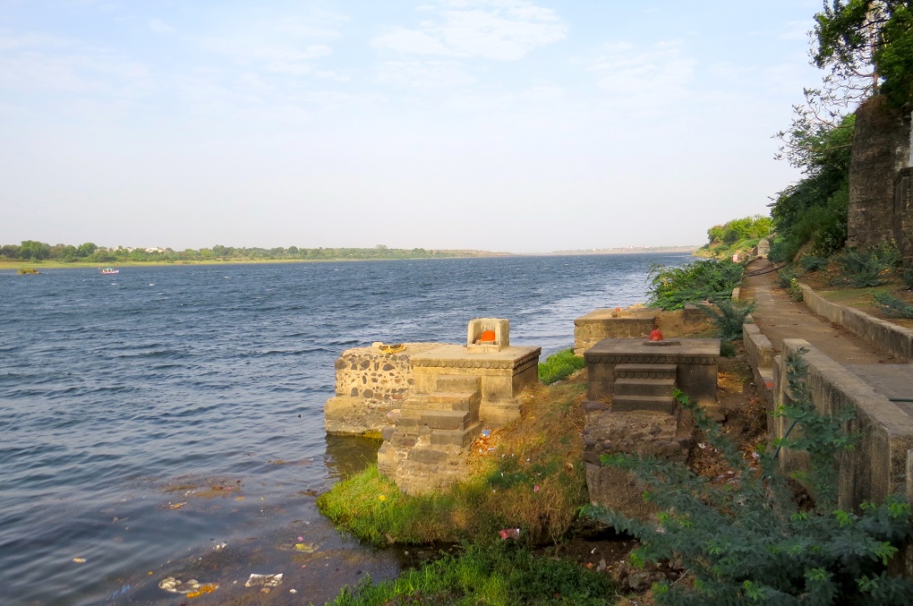 The robust flow of the Narmada at Maheshwar in Madhya Pradesh [image by Soumya Sarkar]