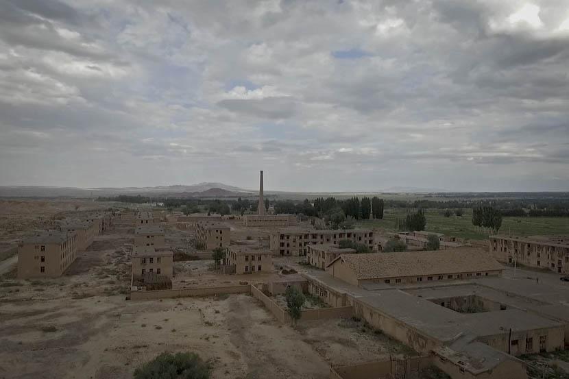 An aerial view of a deserted area of 404 City in Gansu province, abandoned in 1986 [image by Xu Haifeng/Sixth Tone]
