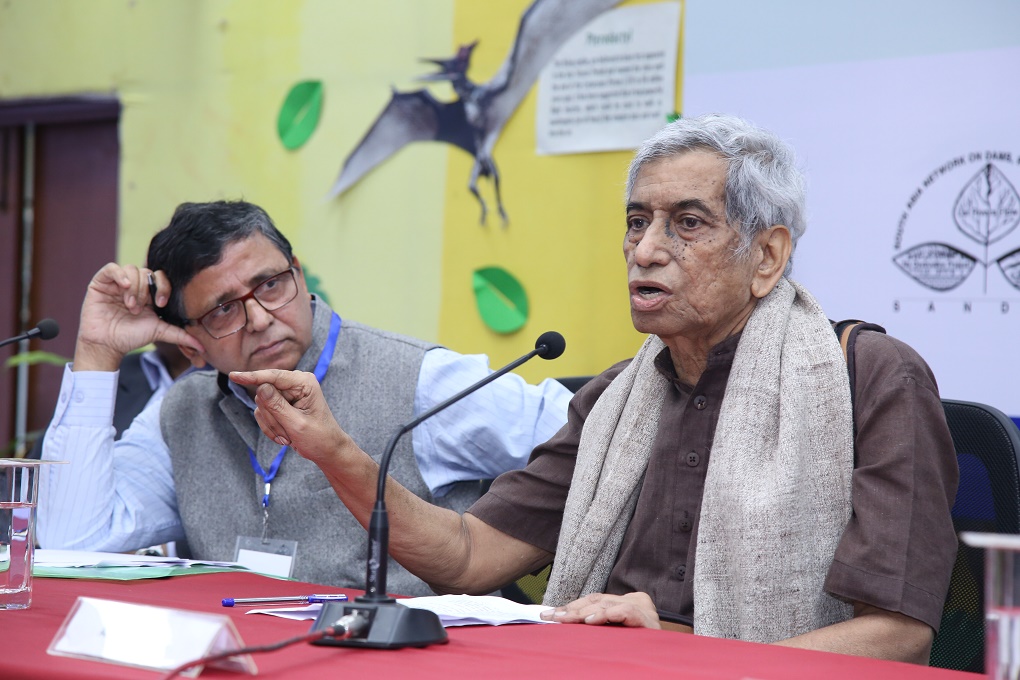 Anupam Mishra, speaking, with Kalyan Rudra, head of the West Bengal Pollution Control Board on his right [image courtesy WWF India]