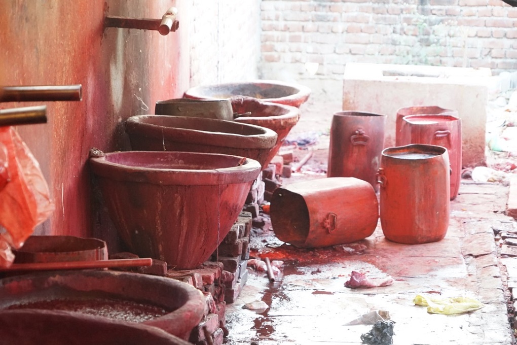 Shutting down dyeing plants has led to mass unemployment [image by Alok Gupta]