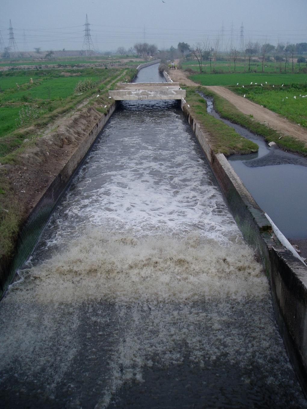 Pakistan's water infrastructure needs critical upgrades [image by IFC/Nicola Saporiti]